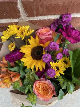 *Signature Wrapped Bouquet in Burlap
